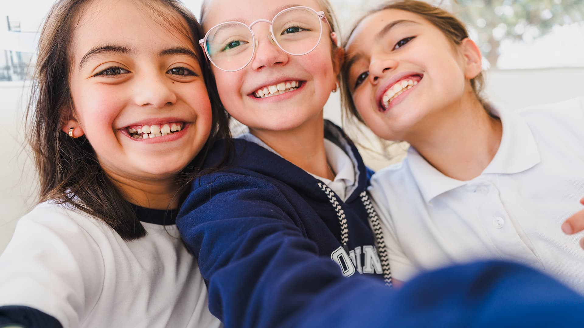 Buscamos la forma de estar siempre cerca de ti. Accede a nuestro canal de contactos y nos comunicaremos.