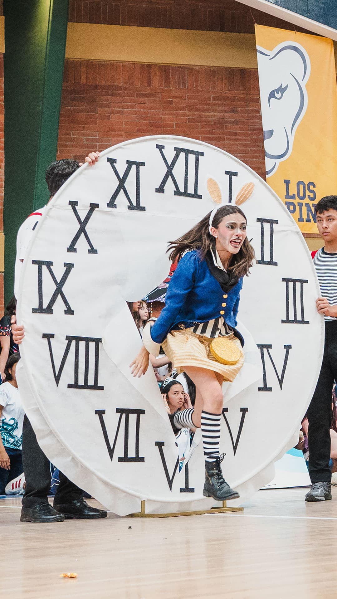 Estudiante tocando violín