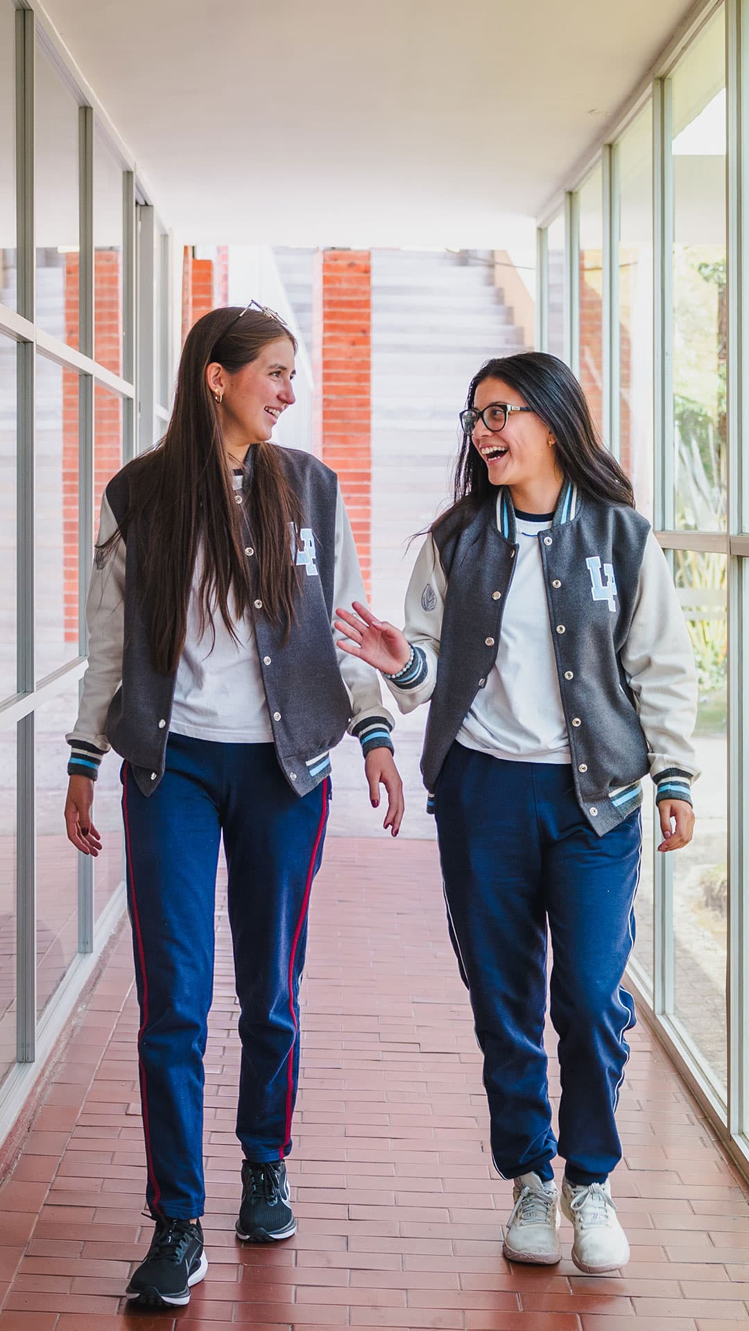 Estudiante sonriendo