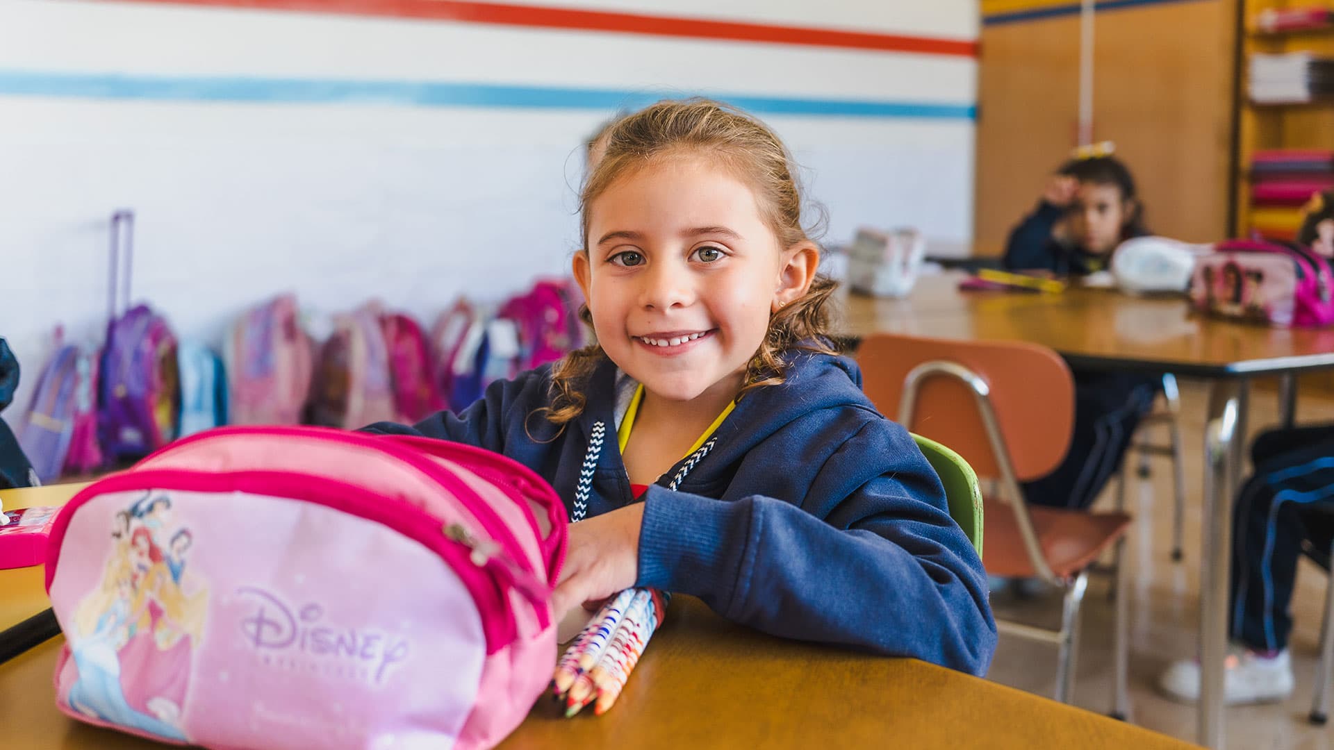 Estudiantes del Colegio Los Pinos compartiendo momentos de alegría