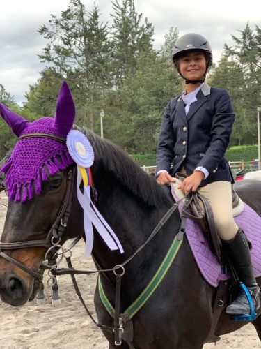 Anabella Muñoz obtuvo medalla de bronce en la Copa Nacional de Equitación. "¡Con este resultado es probable que el próximo año represente a Ecuador fuera del país!"