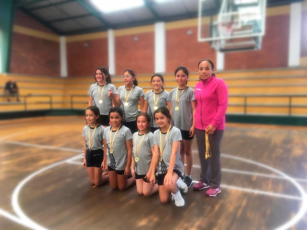 Las niñas del equipo de baloncesto sub 12 participaron en el Torneo Formativo de Copain.