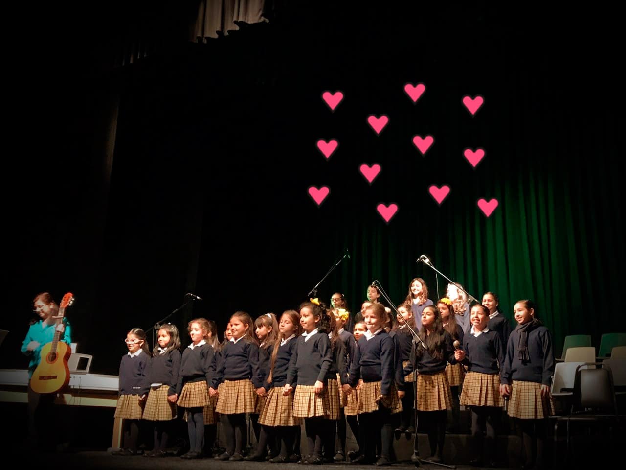 Nuestras alumnas de Coro se presentan en XX Festival de Artes del Colegio Alberto Einstein