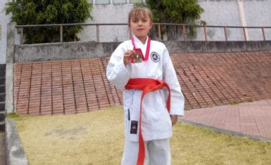 Simoné se destacá en Karate