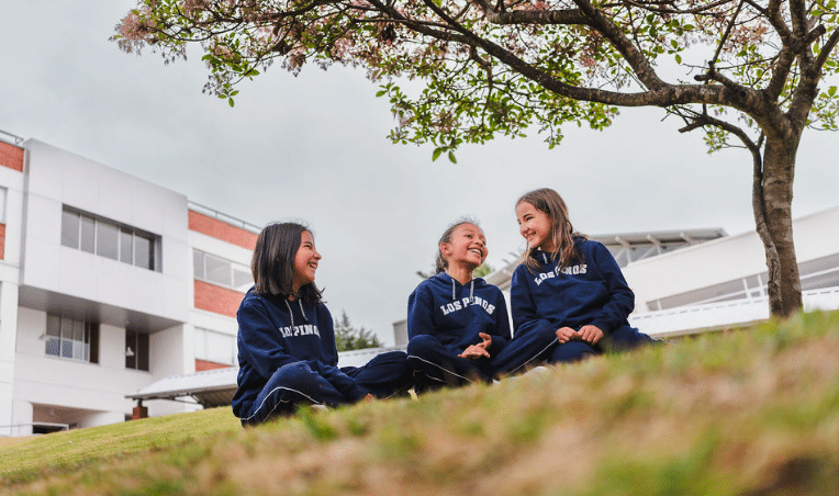 Formando líderes digitales: Colegio Los Pinos lanza su innovador Código de Ética Digital