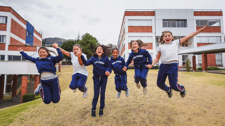 Formando líderes digitales: Colegio Los Pinos lanza su innovador Código de Ética Digital